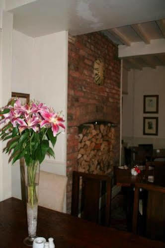The Cross Keys Hotel Llanymynech Exterior foto
